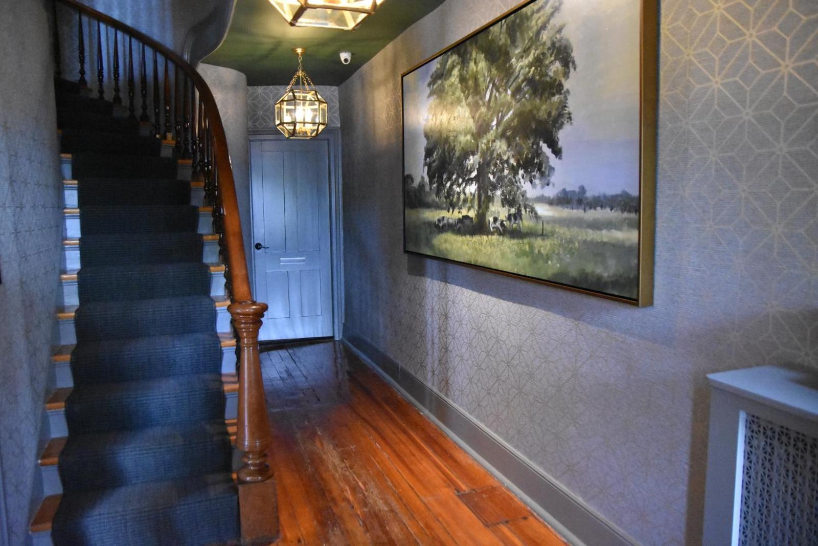 Farmer's Creekside Tavern & Inn